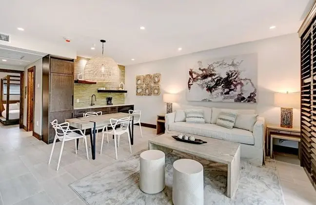 Luxury Beachside 1 Bedroom King Suite