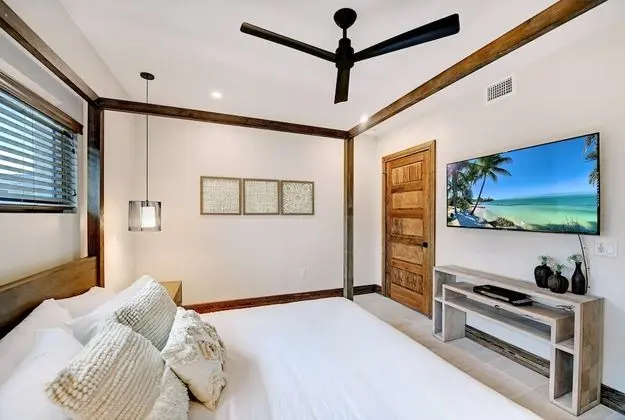 Luxury Beachside 1 Bedroom King Suite