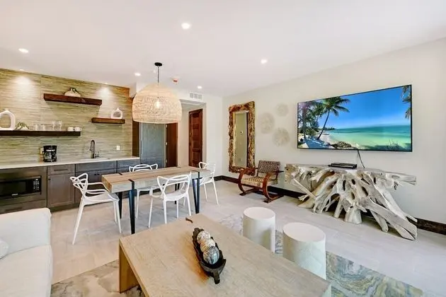 Luxury Beachside 1 Bedroom King Suite