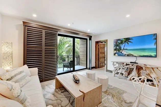 Luxury Beachside 1 Bedroom King Suite