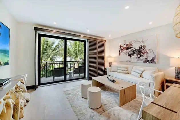 Luxury Beachside 1 Bedroom King Suite