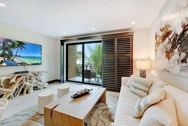 Luxury Beachside 1 Bedroom King Suite