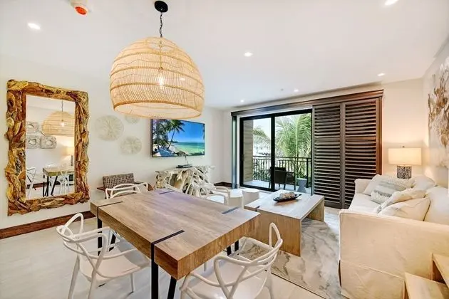 Luxury Beachside 1 Bedroom King Suite