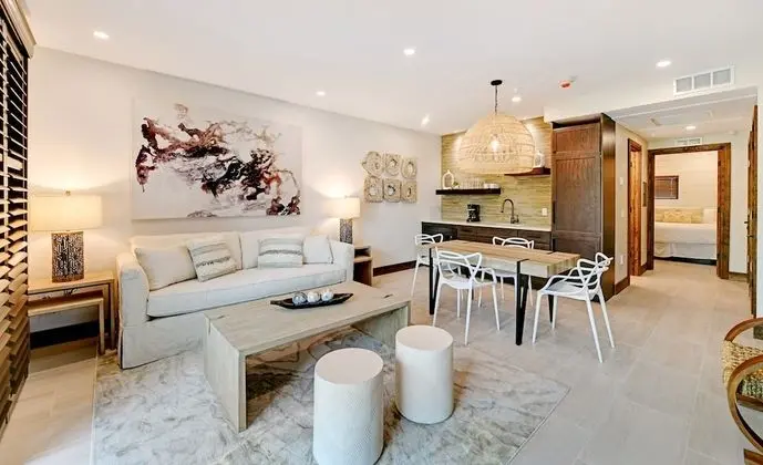 Luxury Beachside 1 Bedroom King Suite
