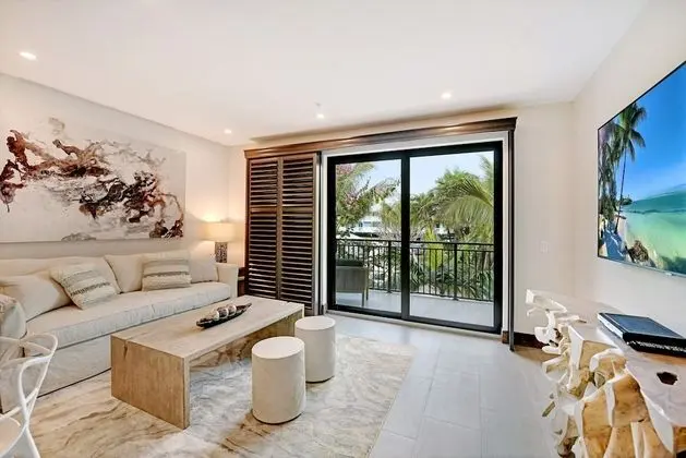 Luxury Beachside 1 Bedroom King Suite