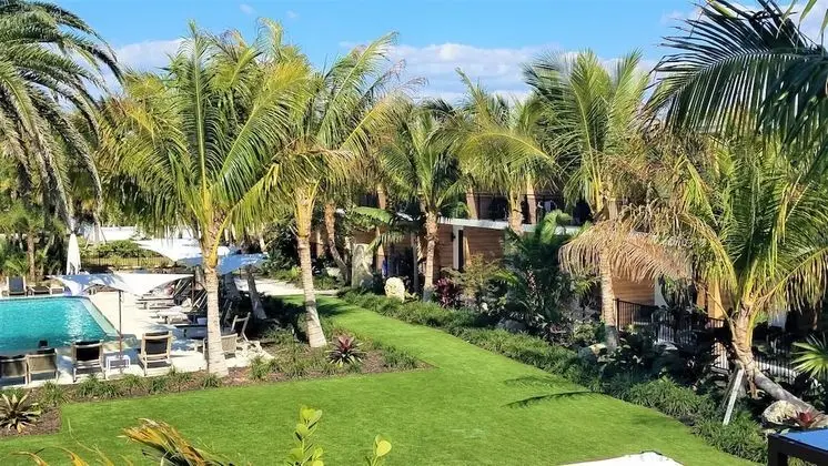 Luxury Beachside 1 Bedroom King Suite