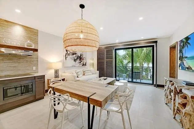 Luxury Beachside 2 Bedroom Suite