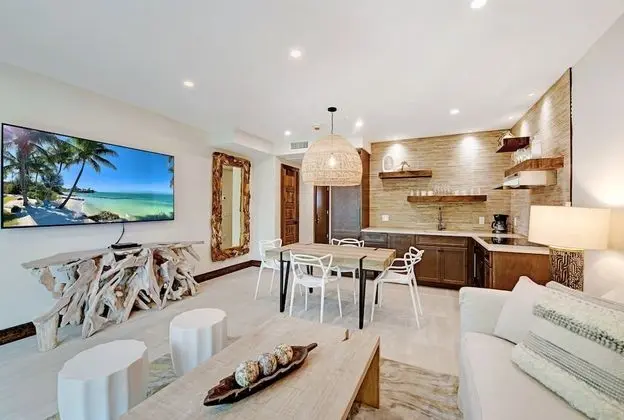 Luxury Beachside 2 Bedroom Suite