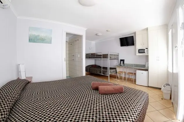 Standard Oda (Room for 5)