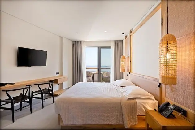 Junior Studio Suite, 1 Queen Bed, Sea Front