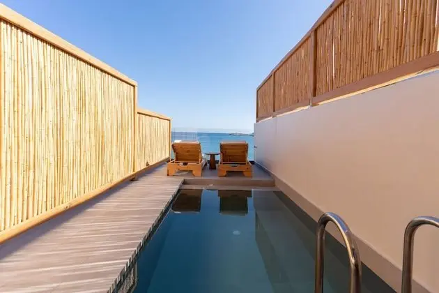 Junior Suite, Private Pool, Sea Front