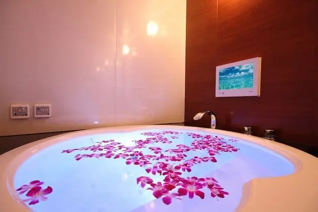 Deluxe Tek Büyük Yataklı Oda, Sigara İçilebilir (Check-in @15:00, Checkout @ Noon)