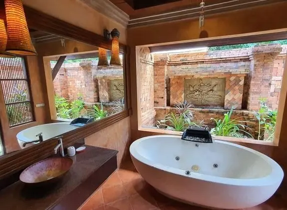 Baan Rom Yen