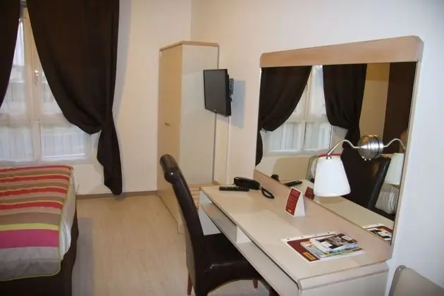 Comfort Tek Büyük Yataklı Oda