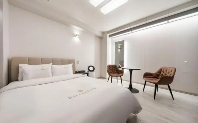 Deluxe Tek Büyük Yataklı Oda (Air Purifier Included)