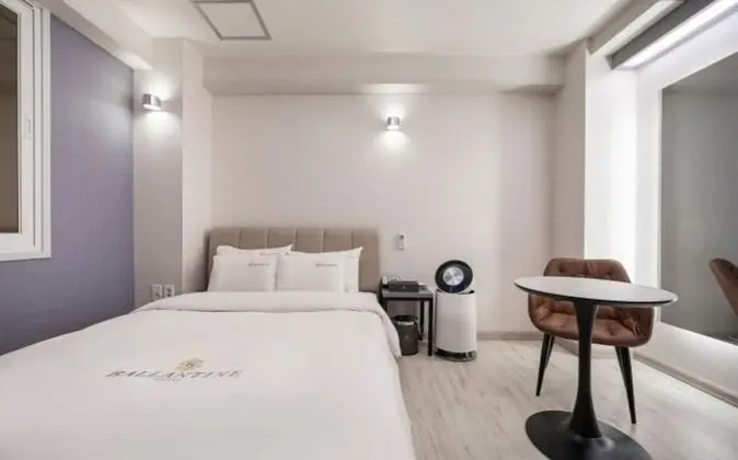 Deluxe Tek Büyük Yataklı Oda (Air Purifier Included)