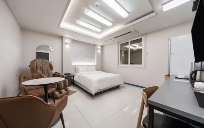 Superior Tek Büyük Yataklı Oda (Massage Chair + Styler)