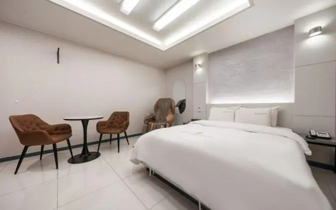 Superior Tek Büyük Yataklı Oda (Massage Chair + Styler)