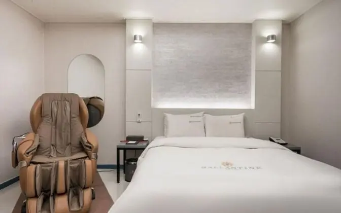 Superior Tek Büyük Yataklı Oda (Massage Chair + Styler)