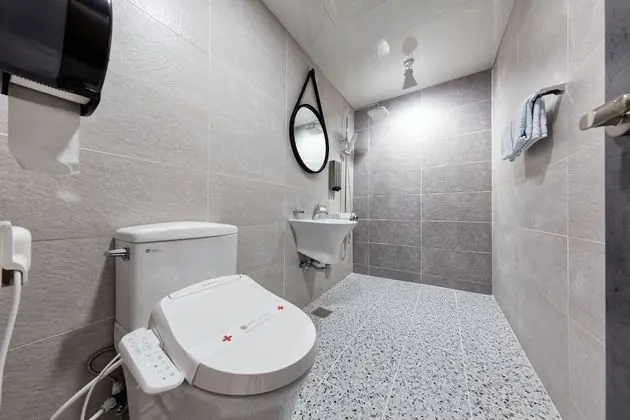 Superior Tek Büyük Yataklı Oda (Massage Chair + Styler)