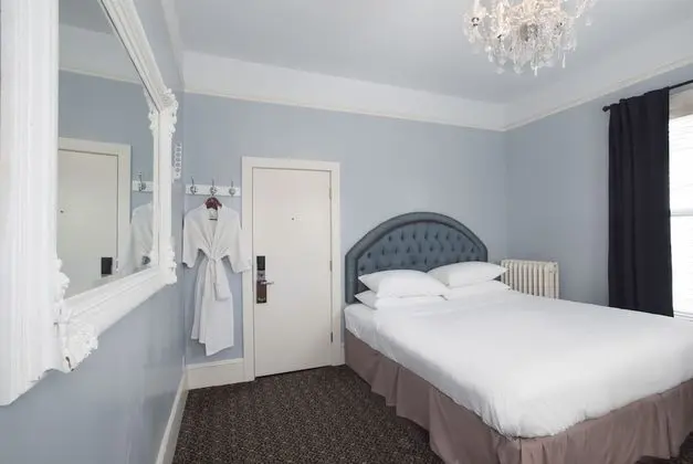 Standard Oda, 1 En Büyük (King) Boy Yatak, Ortak Banyo
