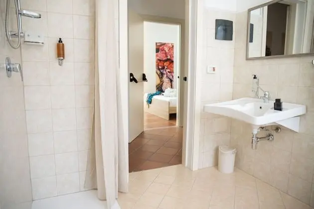 Basic Tek Büyük Yataklı Oda