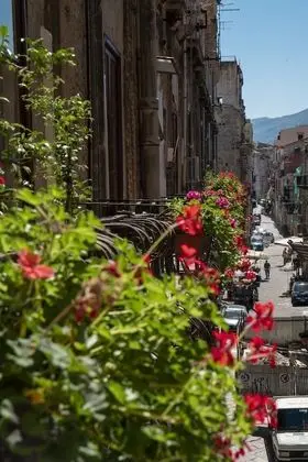 Basic Tek Büyük Yataklı Oda