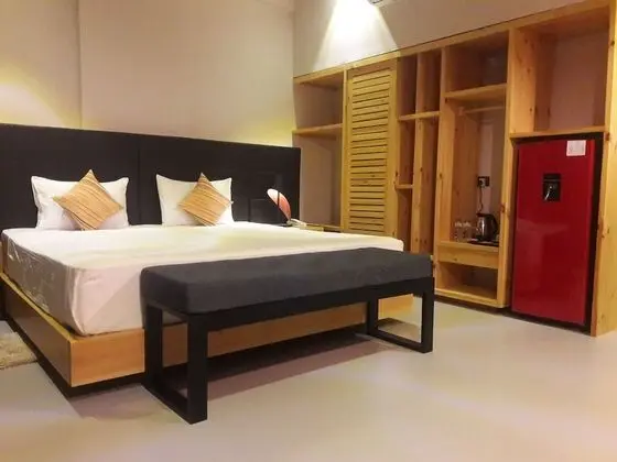 Deluxe Tek Büyük Yataklı Oda, Bahçe Manzaralı