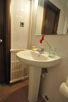 Üç Kişilik Oda
