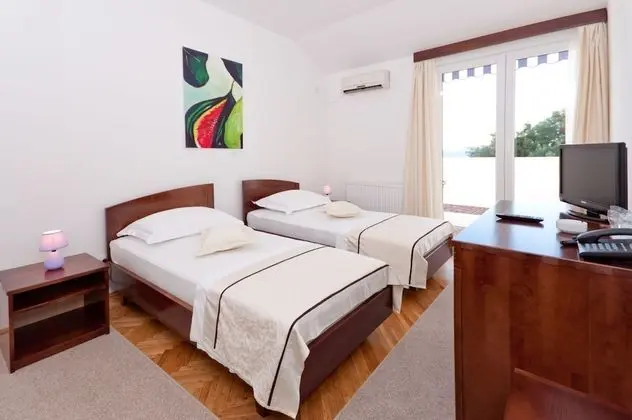Tek Büyük veya İki Ayrı Yataklı Oda, Balkon, Dağ Manzaralı