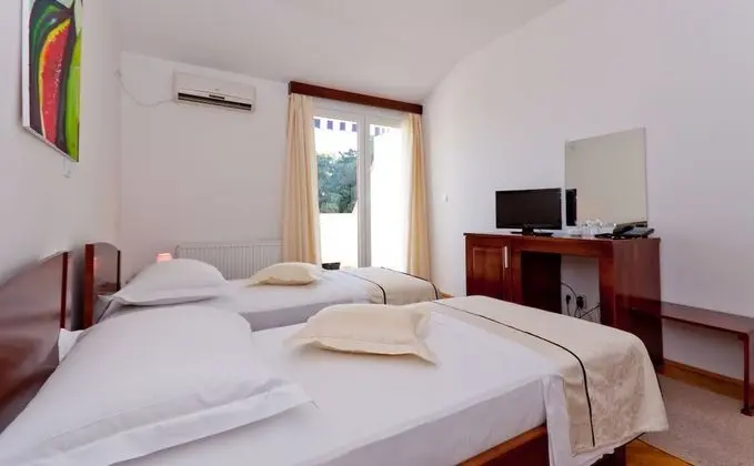 Tek Büyük veya İki Ayrı Yataklı Oda, Balkon, Dağ Manzaralı