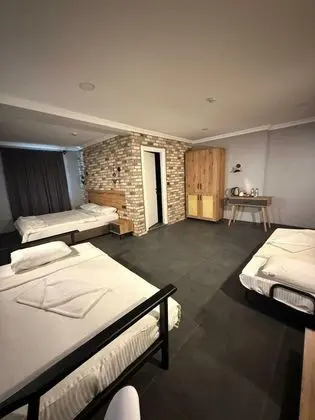 Quad Room, Havuz Manzaralı, Balkonlu