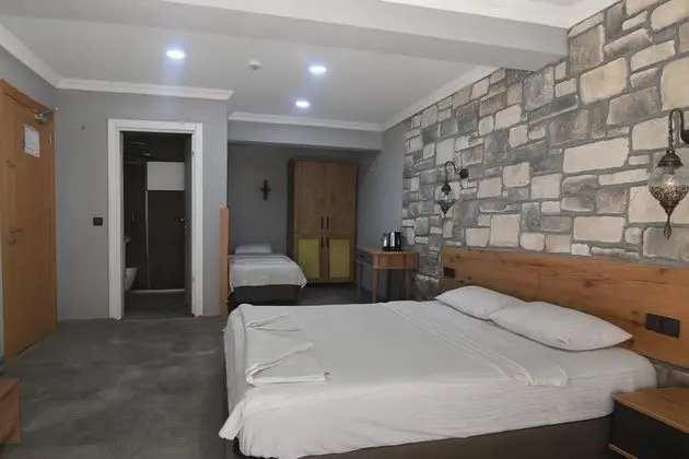 Quad Room, Havuz Manzaralı, Balkonlu