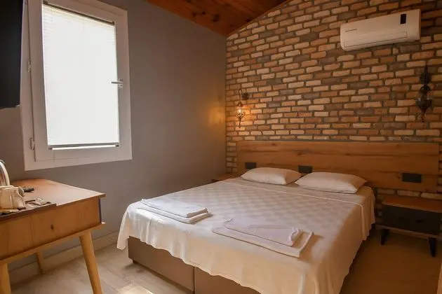 Quad Room, Havuz Manzaralı, Balkonlu