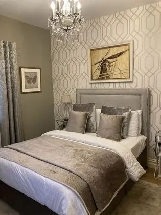Tek Büyük Yataklı Oda, Özel Banyo (Room 2)