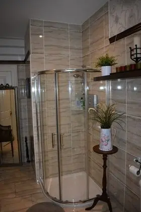 Tek Büyük Yataklı Oda, Özel Banyo (Room 2)