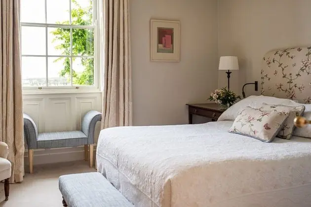 Tek Büyük veya İki Ayrı Yataklı Oda (Large)