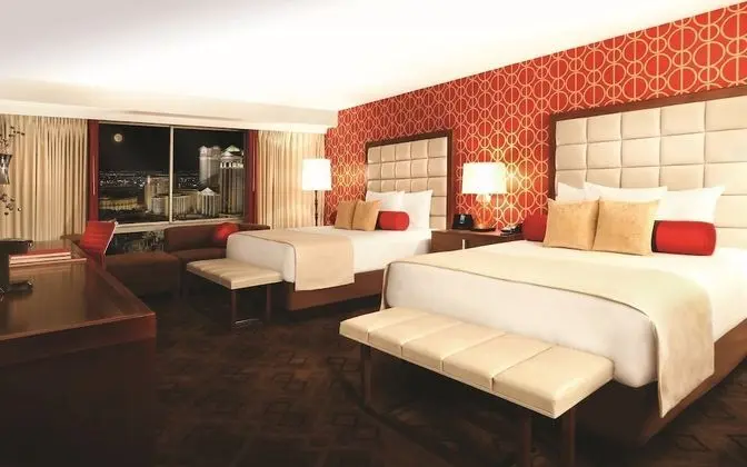Jubilee Room 2 Queens Pool View Non-Smoking