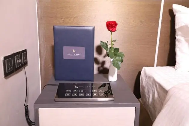 Deluxe Tek Büyük veya İki Ayrı Yataklı Oda, 1 Çift Kişilik veya 2 Tek Kişilik Yatak, Danışma