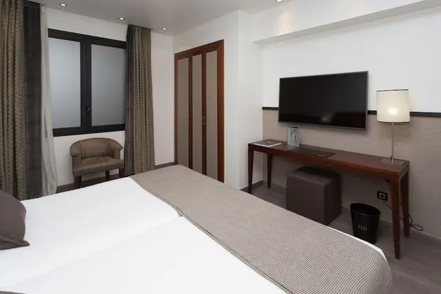 Standard Tek Büyük Yataklı Oda (Interior)