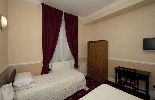 Tek Büyük veya İki Ayrı Yataklı Oda