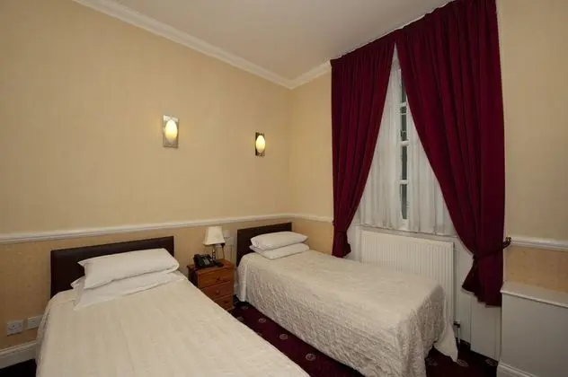 Tek Büyük veya İki Ayrı Yataklı Oda