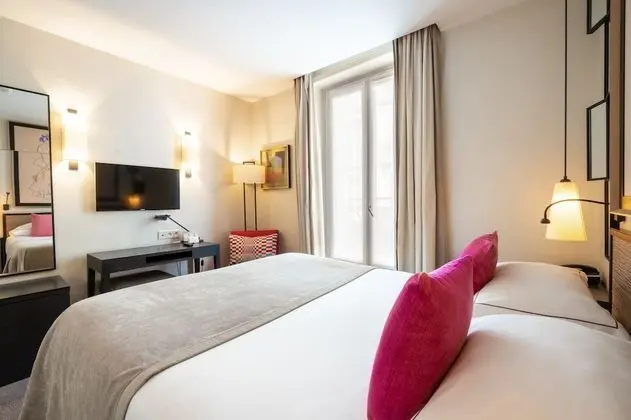 Classic Oda, 1 Büyük (Queen) Boy Yatak