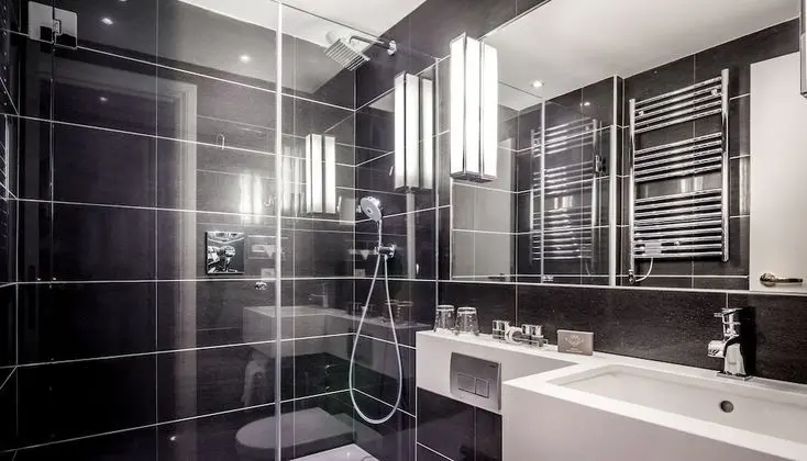 Classic Oda, 1 Büyük (Queen) Boy Yatak