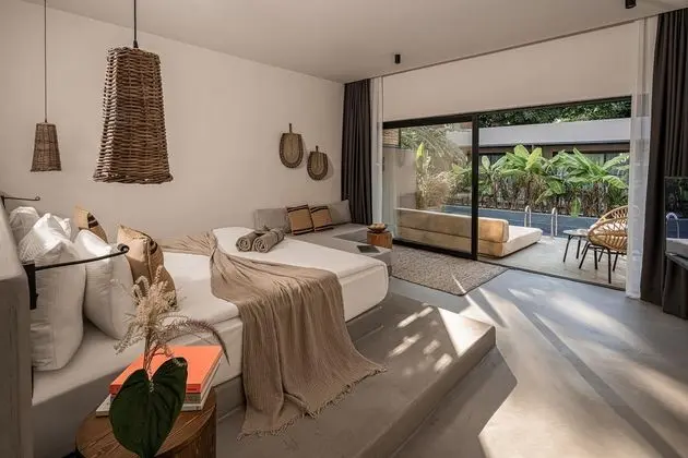 https://images.etstur.com/files/images/hotelImages/TR/217874/l/BALMY-Beach-Resort-Kemer-Oda-378514.jpg