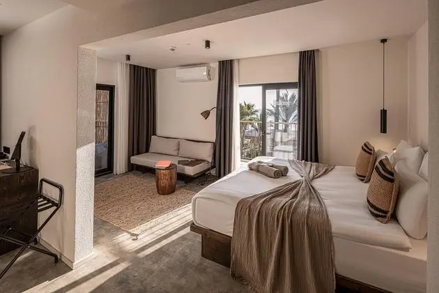 https://images.etstur.com/files/images/hotelImages/TR/217874/l/BALMY-Beach-Resort-Kemer-Oda-378520.jpg