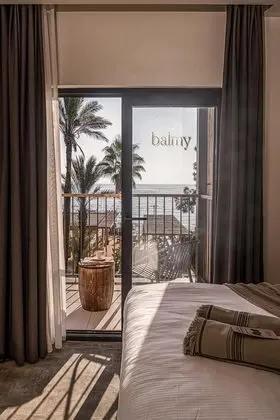 https://images.etstur.com/files/images/hotelImages/TR/217874/l/BALMY-Beach-Resort-Kemer-Oda-378521.jpg
