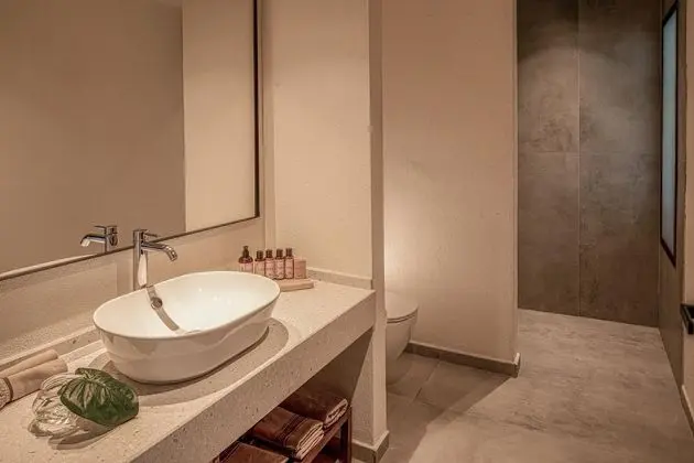 Signature Swim Up Banyo