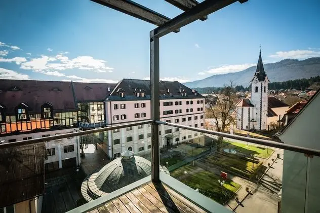 Süit, Balkon