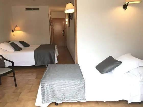 Üç Kişilik Oda